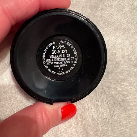 Mac mineralize blush in happy go rosy - Picture 3 of 3